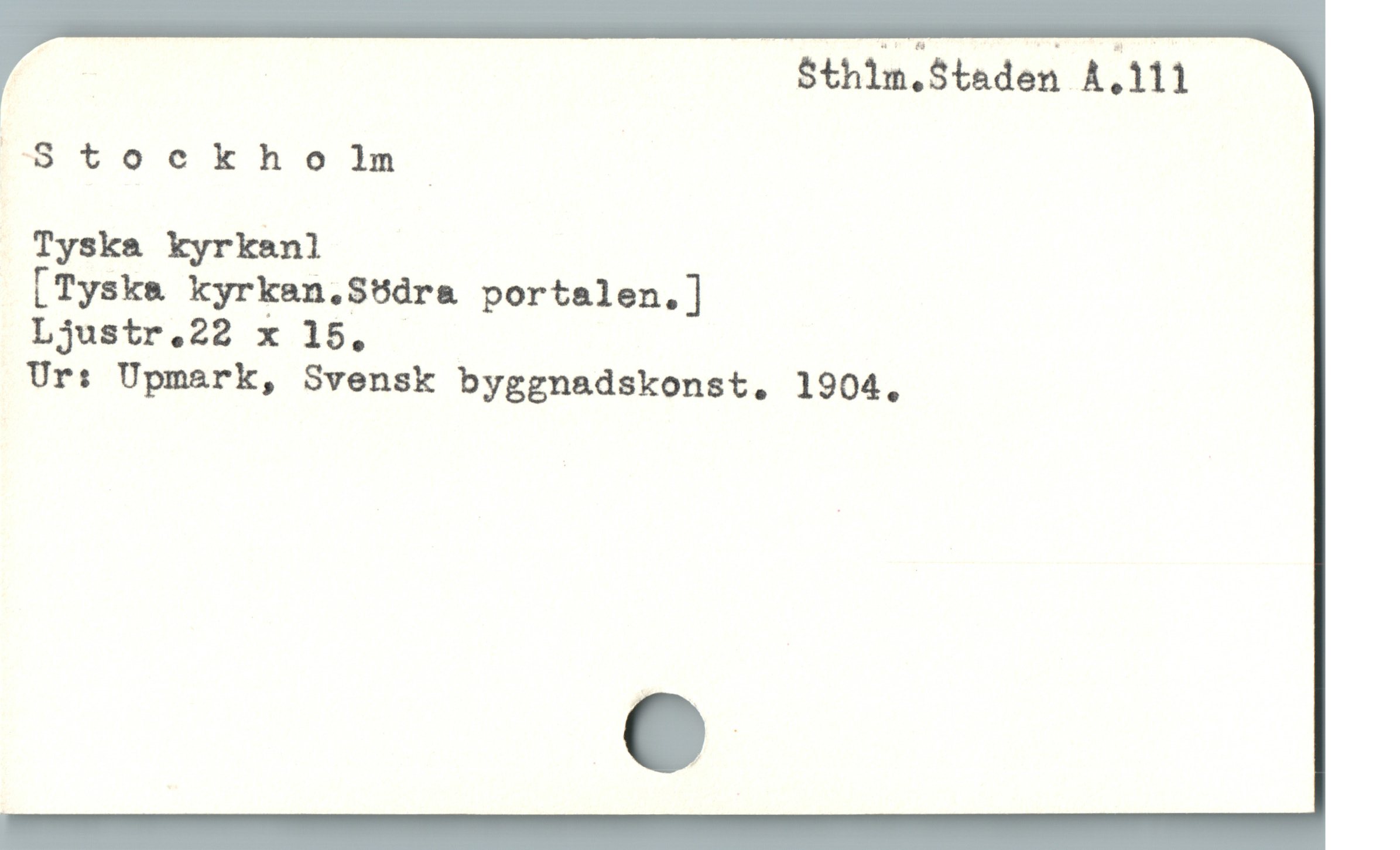  . Sthim.Steden Å.111
Stockholm
Tyska kyrkanl
[Tyska kyrkan.Södra portalen.]
Ljustr.22 x 15.
Ur: Upmark, Svensk byggnadskonst, 1904.
