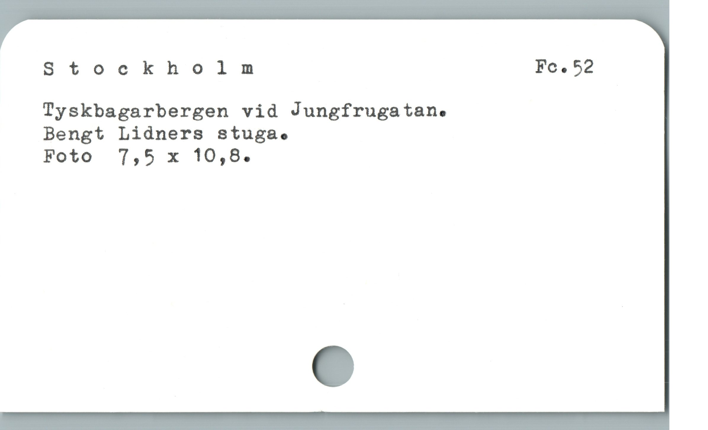  Stockholm Fe . 52
Tyskbagarbergen vid Jungfrugatane

Bengt Lidners stugae

Foto 7,5 x 10,8.
