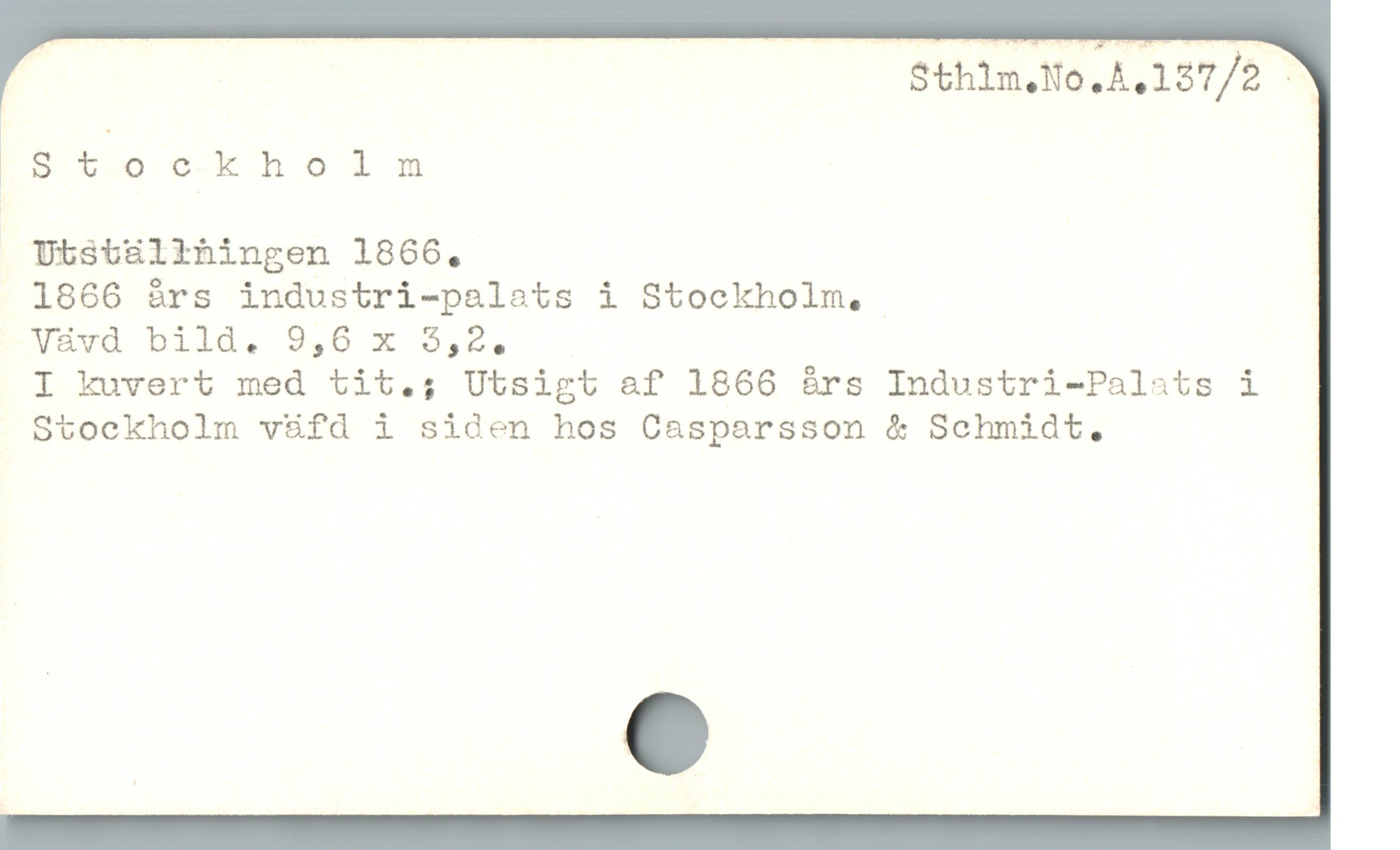  Sthlm.No.A.137/2 N
3&r Rd R S
J Dtstülihingen 1866.
1866 àrs industri-palats i Stockholm,
Vüvd bild. 9,6 x 3,2.
I kuvert med tit.; Utsigt &f 1866 àrs Industri-Palsats i
Stockholm v&fd i siden hos Casparsson & Sehmidt.,
