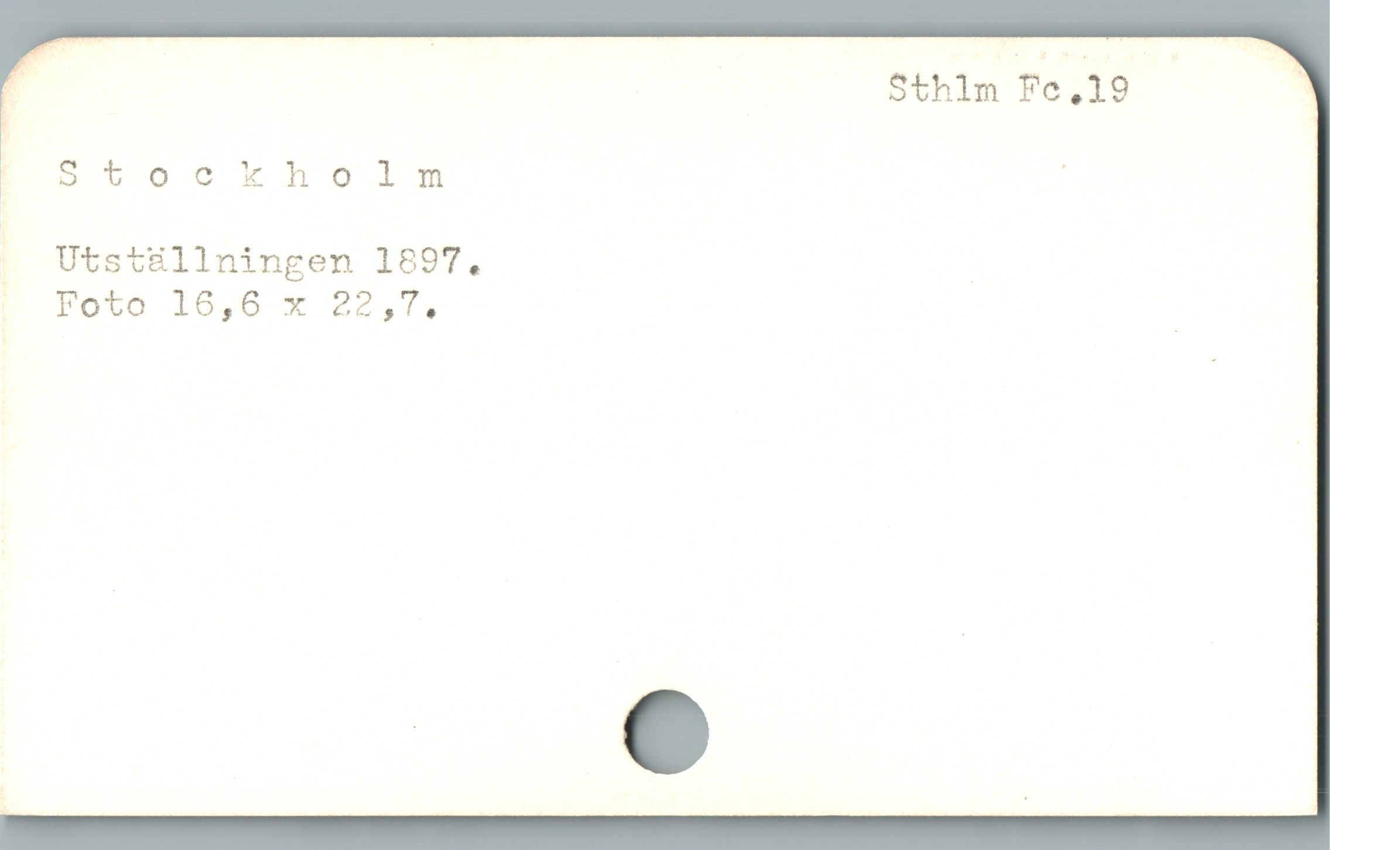  ä Sthlm fe,19
[ o35tockholm |

, Utställningen 1897.

b feto 10,60 * 22,T, |
