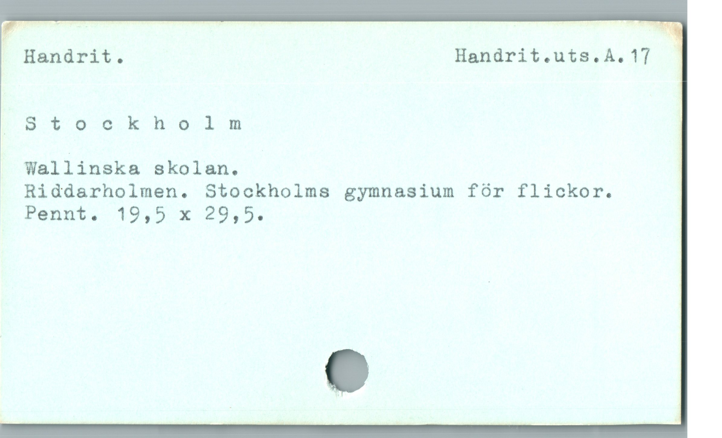  Handrit. Handrit.uts.A.17 -
t0 0 ÀB51 &

Wallinska skolan. |
. Riddarholmen. Stockholms gymnasium för flickor.
L Pennato. 19,9 x 294,5.
