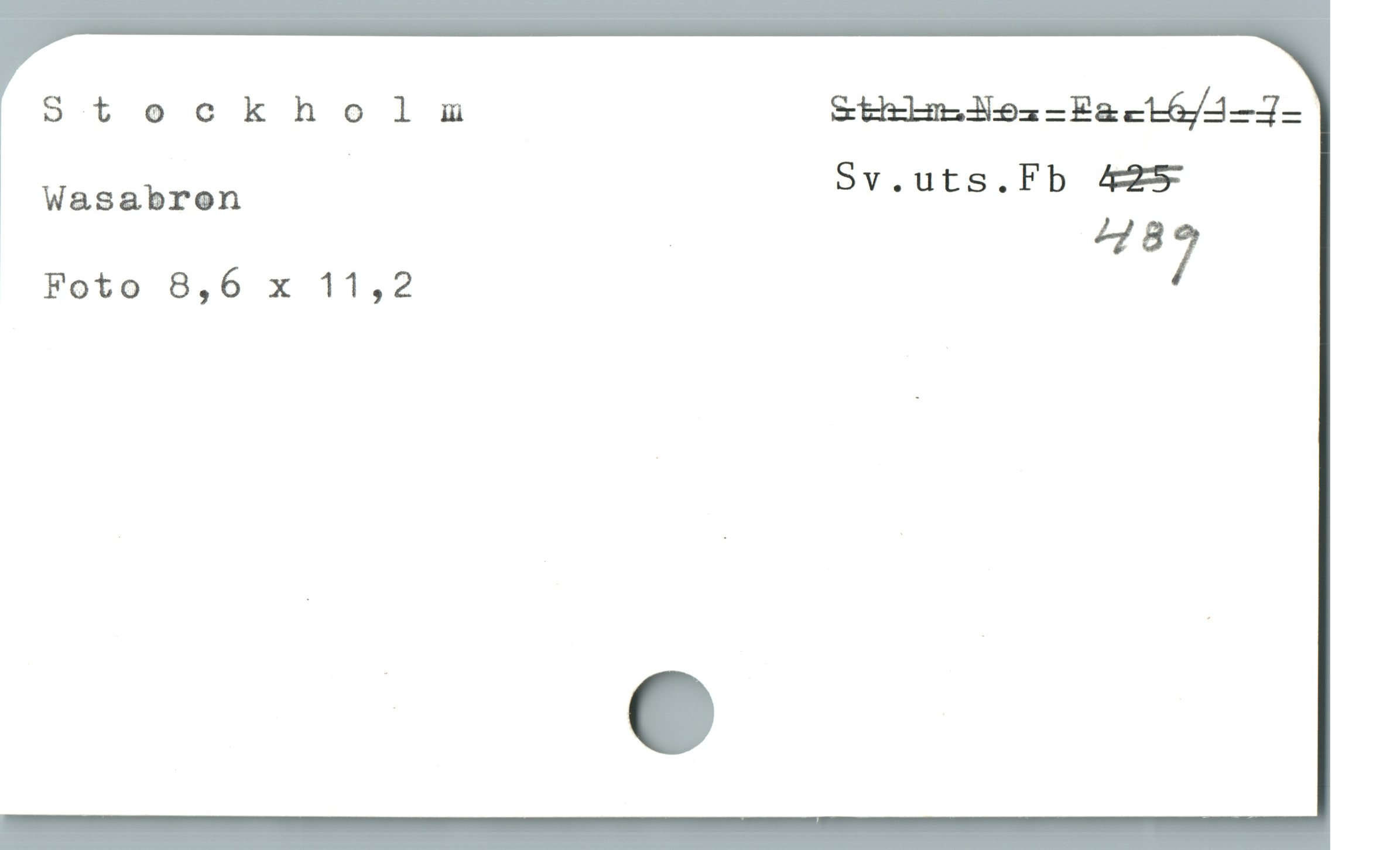  Stockholum Sbllamadiea Ea ct6/ ——
Wasabron Sv.uts.Fb 425

| /-/87
Foto 8,6 x 11,2
