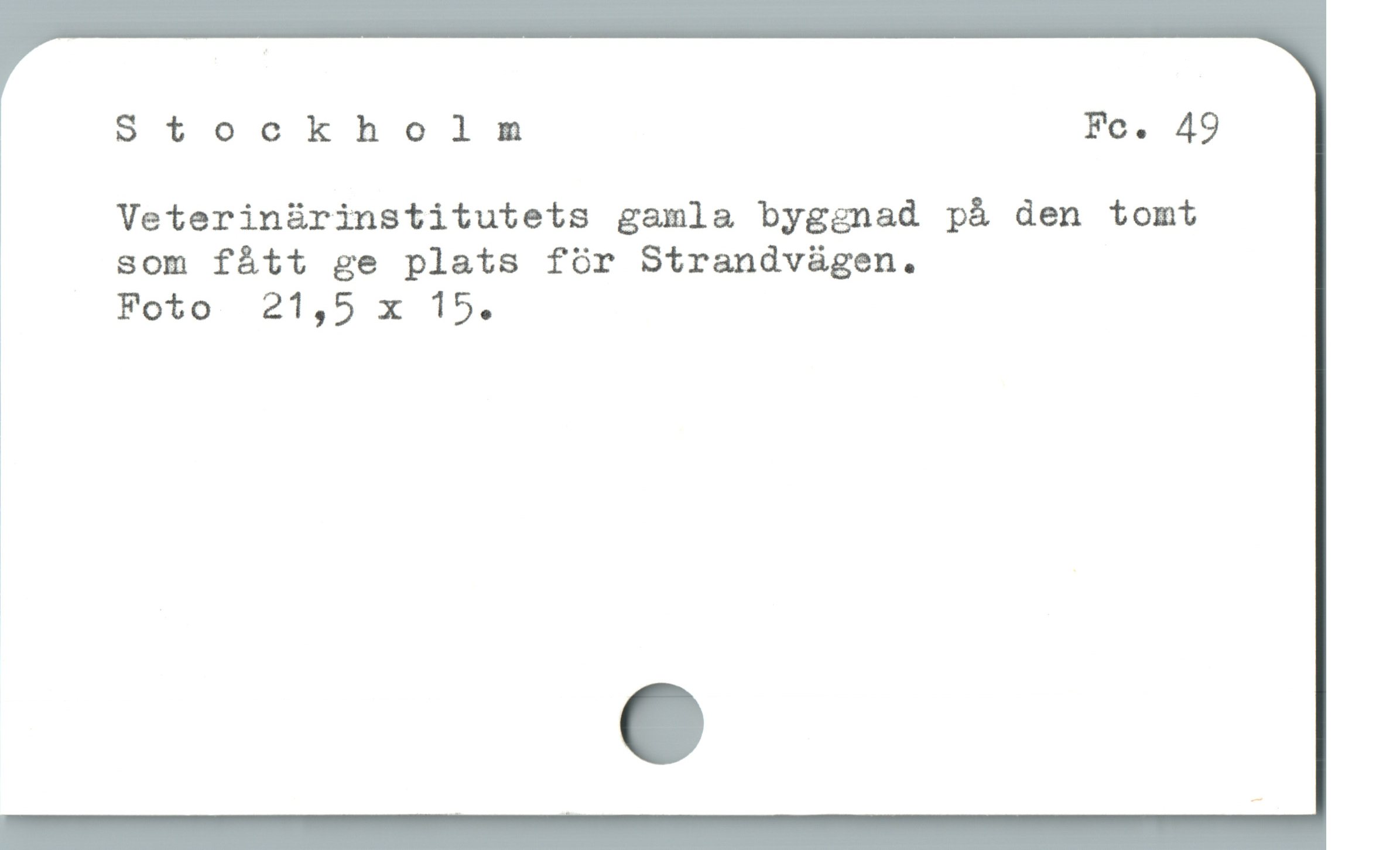  Stockholm Fe. 49
Veterinärinstitutets gamla byggnad på den tomt
som fått ge plats för Strandvägen.
Foto 21,5 x 15.

1

1
