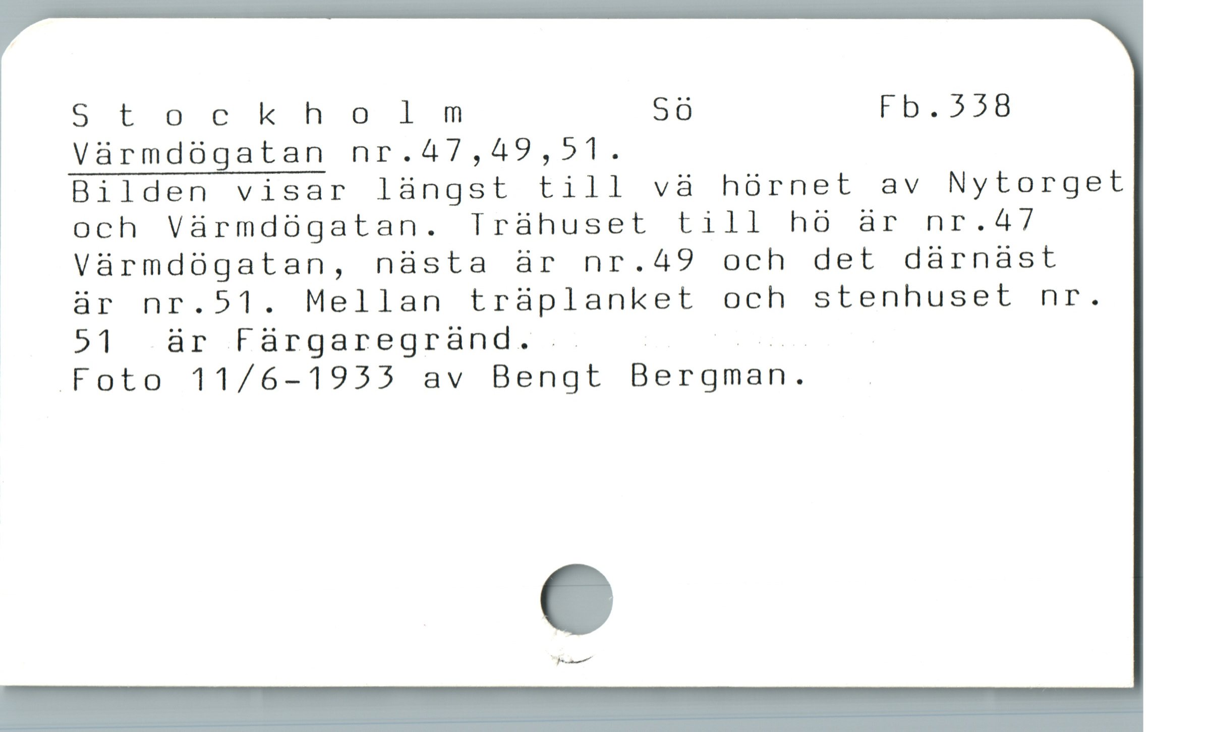  Stockholm Sö Fb.558
Vàrmdógatan nr.47,49,51.
Bilden visar lüngst till và hórnet av Nytorget
och Vüármdógatan. Trähuset till hö är nr.4/

| Vármdógatan, nüsta är nr.49 och det dàrnàst
är nr.51. Mellan trüplanket och stenhuset nr.
51 .ür Fárgaregrànd. .. | * L ms
Foto 11/6-1955 av Bengt Bergman.
