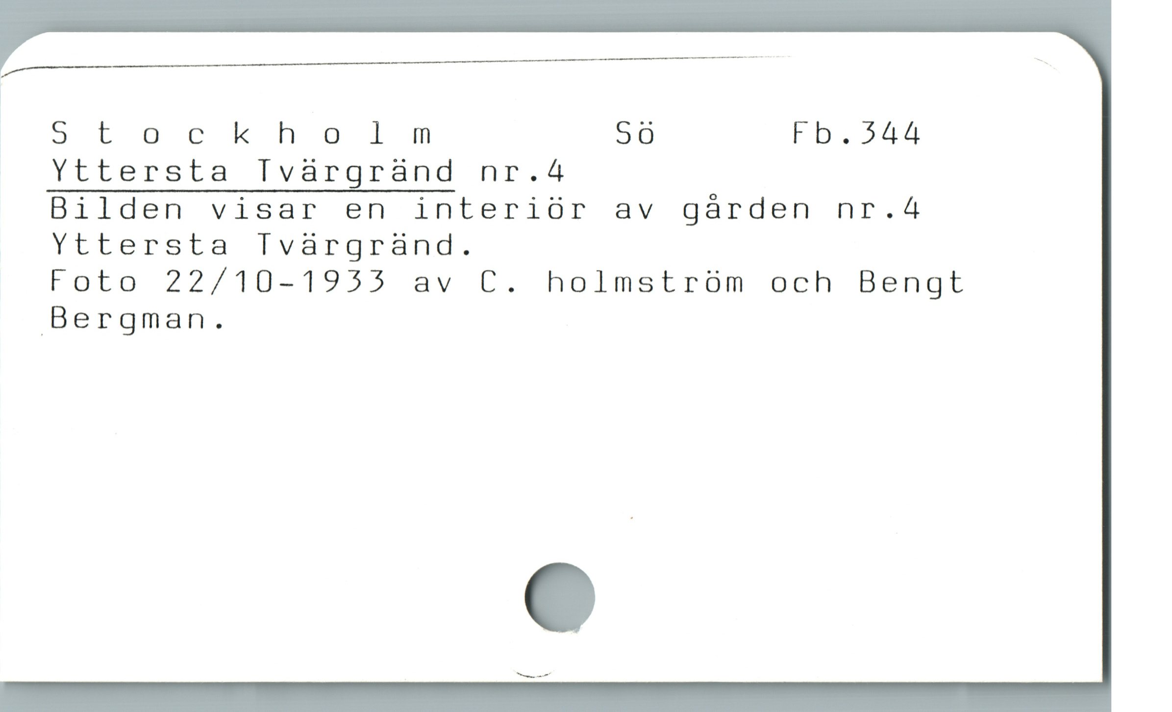  Stockholm 50 Fb.544
Yttersta Tvàrgrànd nr.4

Bilden visar en interiór av gárden nr.4
Yttersta [vaàrgrànd.

Foto 22/10-1955 av C. holmstràóm och Bengt
Bergman.
