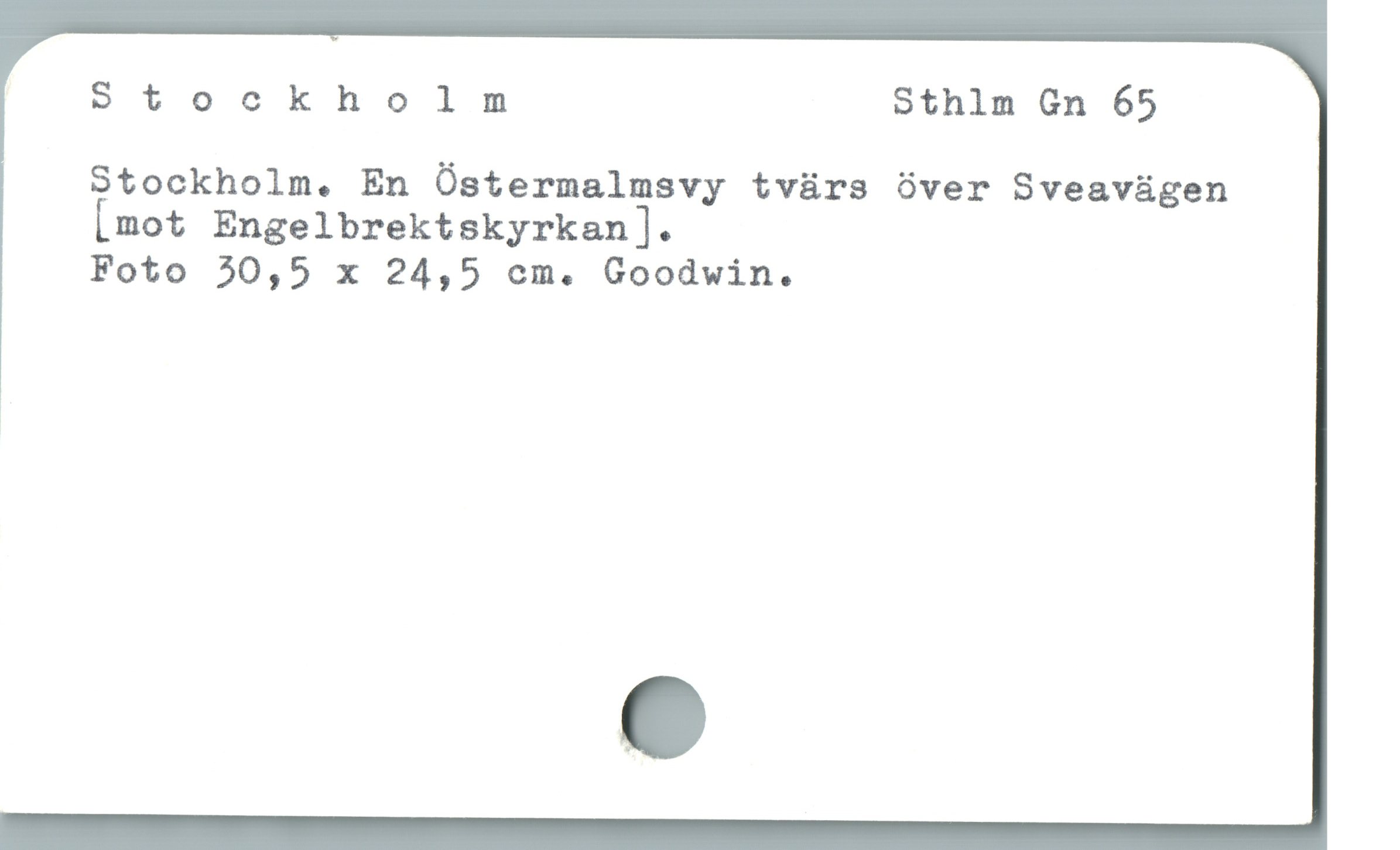  Stockholm Sthlm Gn 65
Stockholm. En Ostermalmsvy tvürs över Sveavügen
[mot Engelbrektskyrkan ].

Foto 30,5 x 24,5 cm. Goodwin.
