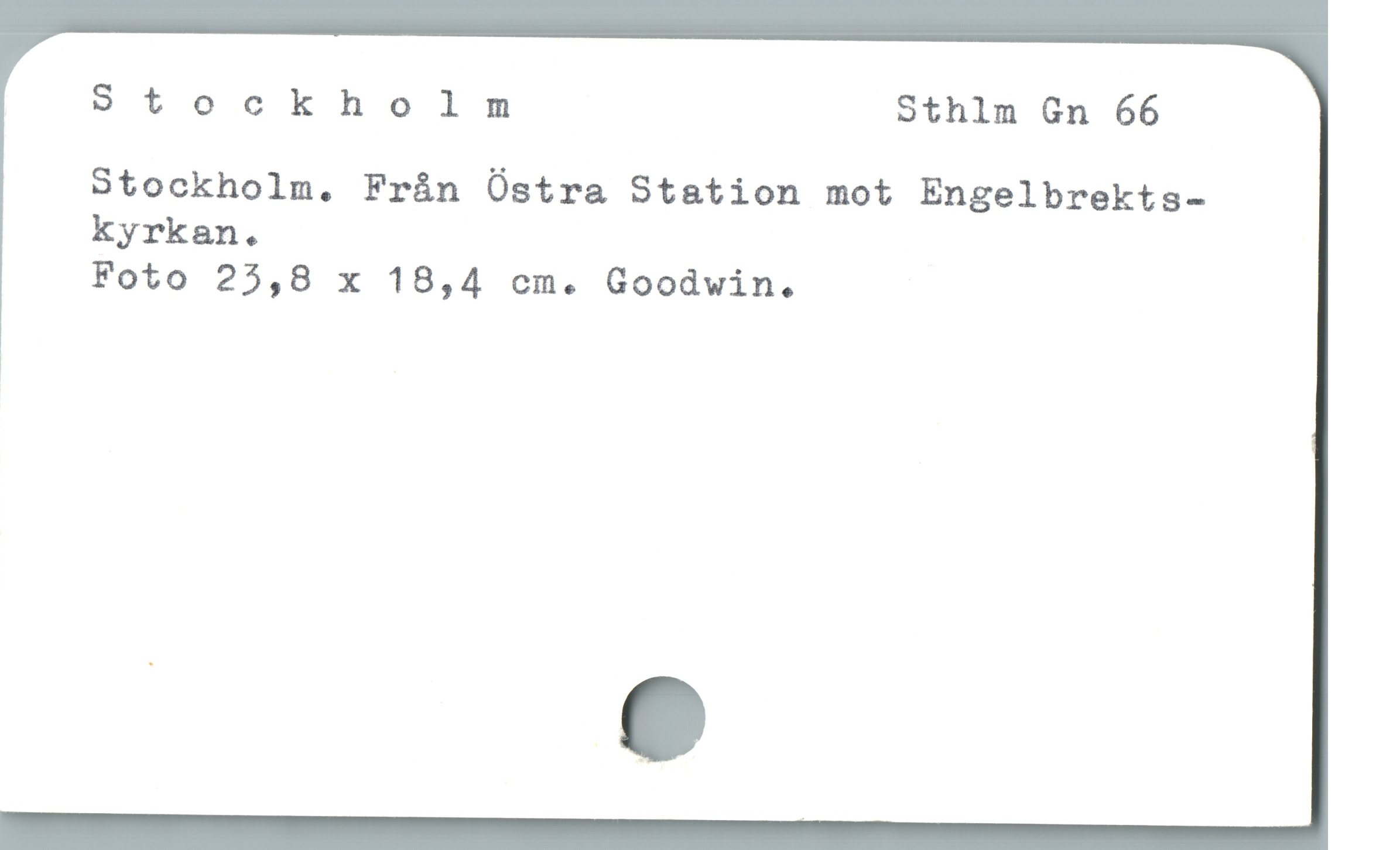  Stockholm Sthlm Gn 66
Stockholm. Frán Östra Station mot Engelbrekts-
kyrkan.
Foto 25,8 x 18,4 cm. Goodwin.

|
